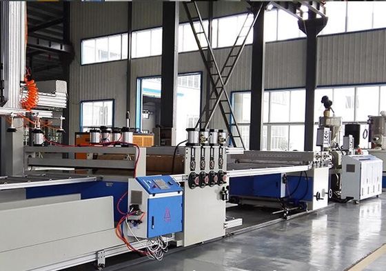 Linea di produzione di plastica di cartello di WPC macchina dell'estrusione del bordo della schiuma del PVC di 380V 50HZ