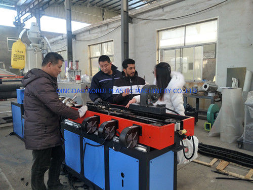 Latest company news about Il cliente dall'Yemen all'accettazione il PE ha ondulato la linea di produzione del tubo