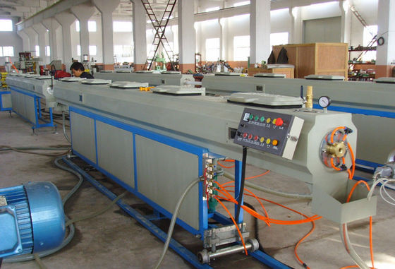 Un buon prezzo. PPR caldo/linea di produzione di plastica della metropolitana della macchina di fabbricazione tubo dell'acqua fredda in linea