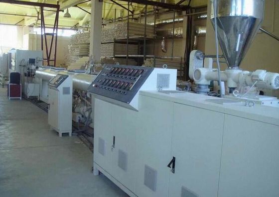 Un buon prezzo. Linea dell'estrusione del tubo del PVC/tubo di plastica flessibili vite del gemello che fa macchina in linea