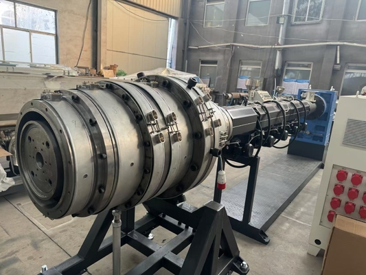 Un buon prezzo. Linea di produzione di tubi HDPE da 16 mm a 630 mm, estrusore a vite singola in linea