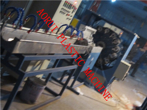 Un buon prezzo. Macchinario di plastica del tubo della doppia vite per il tubo flessibile a fibra rinforzata del PVC in linea