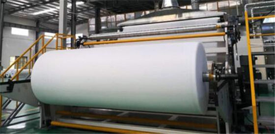 Un buon prezzo. Una colata di 50 espulsori soffiata lavora la macchina a macchina del tessuto dei Nonwovens di larghezza pp di 600mm in linea