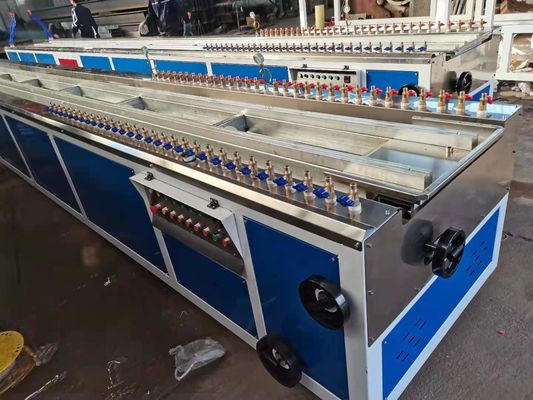 Un buon prezzo. SJSZ65X132 Linea di estrusione per profilo di finestra UPVC PVC, macchina per profilo di finestra in PVC completamente automatica in linea