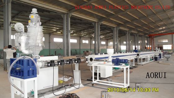 Un buon prezzo. Raffreddamento della plastica di PPR e linea di produzione calda della tubatura dell'acqua, macchina dell'estrusione del tubo di PPR in linea