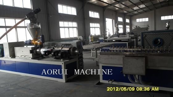 Un buon prezzo. Macchinario di plastica dell'estrusione di profilo dell'armadietto di WPC, linea di produzione di profilo del salotto di WPC in linea