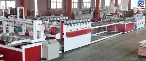 Un buon prezzo. Macchina del bordo della schiuma della plastica WPC dell'UL CSA del CE, linea di produzione del bordo della schiuma di WPC in linea