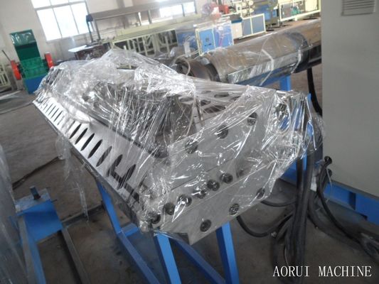 Un buon prezzo. Linea di plastica CSA approvato dell'estrusione del bordo della doppia della vite del PVC porta della schiuma in linea
