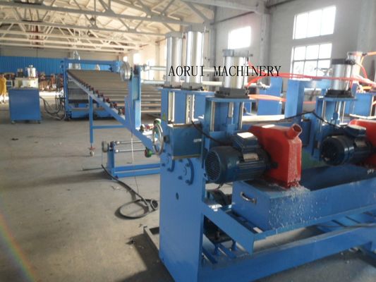 Un buon prezzo. La plastica gemellata del PVC della macchina dell'estrusore a vite ha spumato linea di produzione del bordo completamente automatica in linea