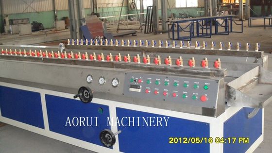 Un buon prezzo. Linea di plastica e di legno dell'estrusione di profilo della gommapiuma, macchina di fabbricazione di profilo del PVC in linea