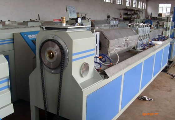 Un buon prezzo. 0.4 - 1,5 m./linea di produzione di plastica minima del tubo, singola macchina della plastica dell'estrusore a vite in linea