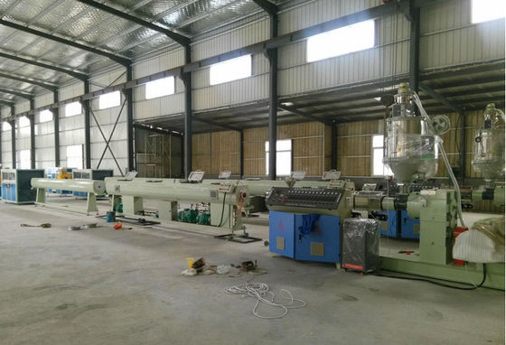Un buon prezzo. La linea di plastica dell'estrusione del PE, PE di plastica PPR si raffredda e tubatura dell'acqua calda che fa la macchina in linea