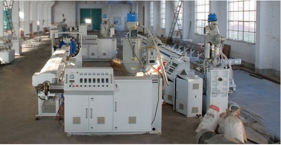 Un buon prezzo. Il tubo a fibra rinforzata di plastica automatico della linea/PVC dell'estrusione del tubo che fa il macchinario/PVC ha rinforzato il macchinario del tubo flessibile in linea