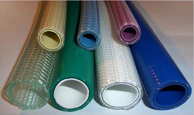 Un buon prezzo. Macchina intrecciata PVC dell'estrusore a vite del gemello del tubo flessibile, tubo di plastica flessibile che fa macchina in linea