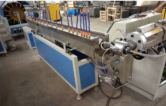 Un buon prezzo. Singolo tubo flessibile automatico Manchine di Reinfoeced della fibra del PVC dell'estrusore a vite per il giardino in linea