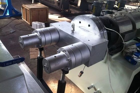 Un buon prezzo. Doppia linea di produzione del tubo del PVC della macchina dell'estrusore a vite approvazione di iso del CE in linea