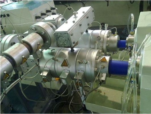 Un buon prezzo. Linea gemellata 150-800kg/H dell'estrusione del tubo del PVC dell'estrusore a vite CE/ISO9001 in linea