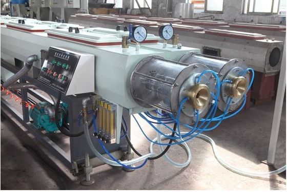 Un buon prezzo. Tubo completamente automatico del gemello del PE dei pp che fa la linea dell'estrusione del tubo della macchina/PVC in linea