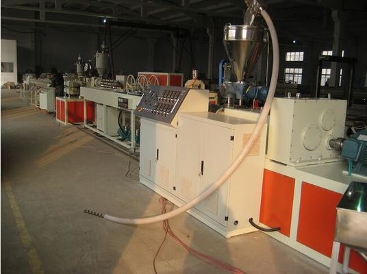 Un buon prezzo. Estrusore a vite del gemello del PVC, macchina dell'espulsore del tubo di 800mm - di 16mm in linea