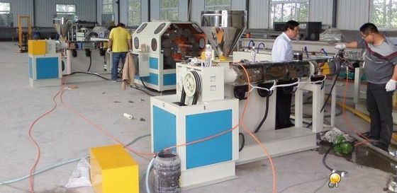 Un buon prezzo. Macchina di plastica stabile dell'espulsore del tubo, linea di produzione a fibra rinforzata del tubo flessibile del PVC macchina dell'espulsore in linea