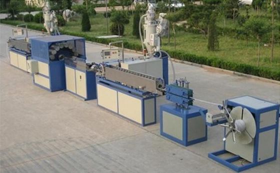 Un buon prezzo. Linea di plastica dell'estrusione del tubo del giardino di rinforzo PVC, tubo che fa macchina in linea