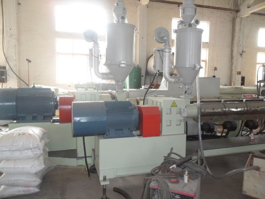 Un buon prezzo. Linea di produzione di plastica del bordo nuovo modello stile della costruzione del PVC che fa macchina in linea