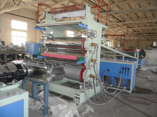 Un buon prezzo. Linea composita di plastica di legno fabbricazione dell'estrusione di tre strati del modello di WPC Contruction in linea