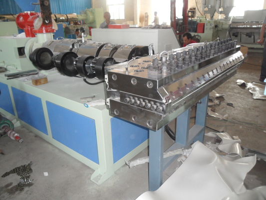 Un buon prezzo. Vite automatica del gemello della macchina dell'espulsore di strato della gommapiuma del PVC Celuka in linea