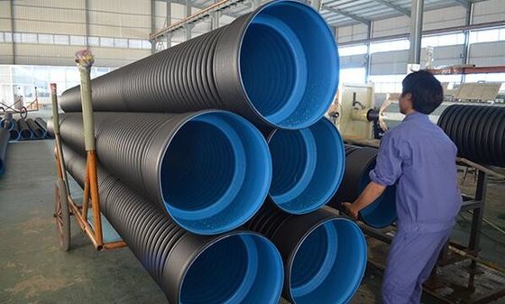Un buon prezzo. Linea di produzione ondulata doppia del tubo dell'estrusione di resistenza al calore dell'HDPE di plastica della macchina in linea