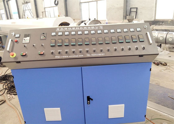 Un buon prezzo. macchina di plastica dell'espulsore linea/3P di produzione del bordo di 1220mm WPC perfetta ed accurata in linea