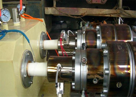 Un buon prezzo. Linea di produzione di plastica del tubo della doppia vite conica ad alto rendimento 380-700KG/H in linea