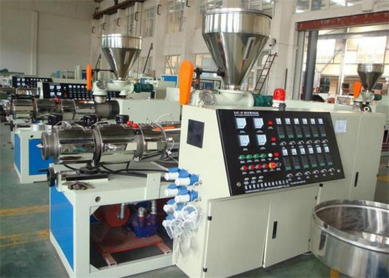 Un buon prezzo. Il PVC ha ondulato l'estrusore a vite del gemello del tubo/la linea produzione doppi dell'estrusione in linea