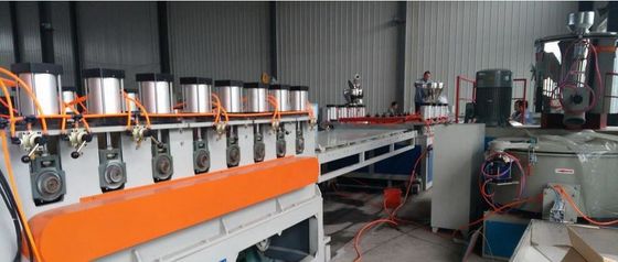 Un buon prezzo. Linea di produzione del bordo del PVC WPC macchina dell'estrusione del modello del bordo della costruzione per mobilia in linea