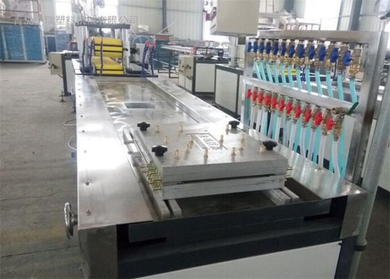 Un buon prezzo. Macchina del bordo della schiuma del PVC WPC del modello della costruzione su efficiente in linea
