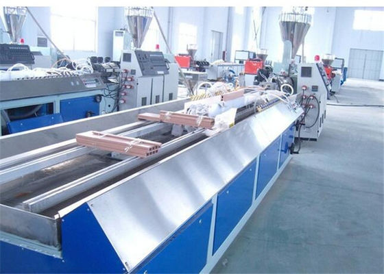 Un buon prezzo. Bordo di WPC che fa macchina, espulsore di plastica di legno della porta della cavità del PVC WPC in linea