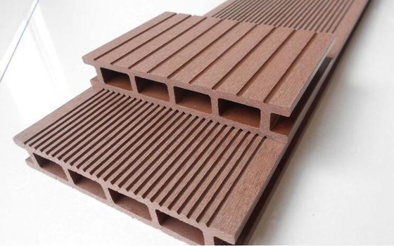 Un buon prezzo. Pallet di legno della macchina della schiuma di poliuretano del tetto del PVC per la pubblicità di Buidling in linea