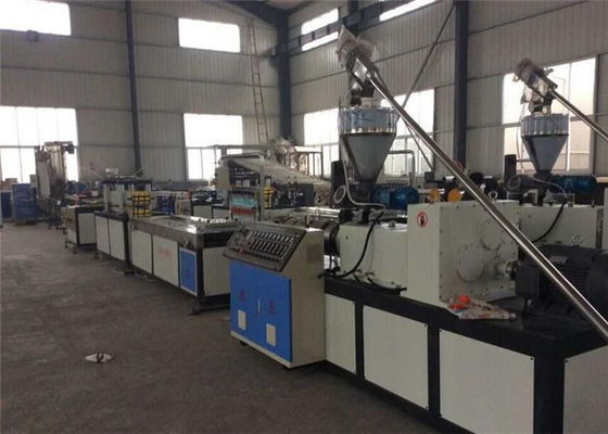 Un buon prezzo. Linea dell'estrusione del bordo di piattaforma WPC con l'estrusore a vite gemellato conico in linea
