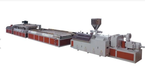 Un buon prezzo. Linea composita di plastica di legno dell'estrusione del tabellone di WPC, macchina del bordo della schiuma di WPC in linea