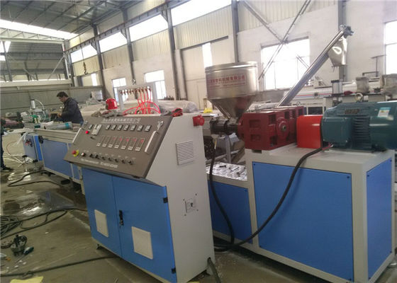 Un buon prezzo. Linea di plastica automatica dell'estrusione di profilo per il processo di profilo del soffitto del bordo della porta del PVC in linea