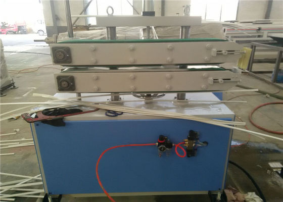 Un buon prezzo. Macchina di plastica dell'estrusione di profilo del PVC per la finestra/PVC Windows e profilo della porta che fa macchina in linea
