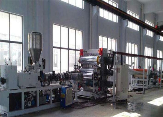 Un buon prezzo. Linea di plastica linea dell'estrusione dello strato del PVC WPC di produzione dello strato della schiuma del PVC per la decorazione in linea