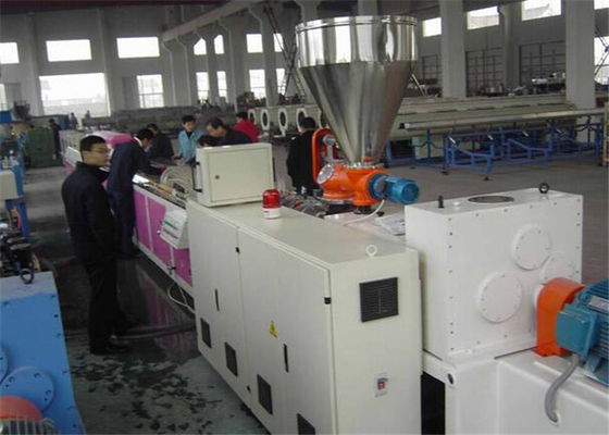 Un buon prezzo. Linea di produzione di plastica di profilo di due viti, profilo del PVC che fa macchina per la struttura di porta della finestra in linea