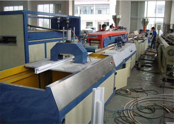 Un buon prezzo. Linea composita di plastica a macchina/di legno della doppia della vite di progettazione estrusione di Wpc di produzione in linea