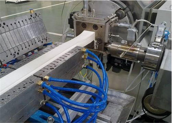 Un buon prezzo. Linea di plastica 380V 50HZ dell'estrusione di profilo della vite del doppio di controllo dello SpA in linea