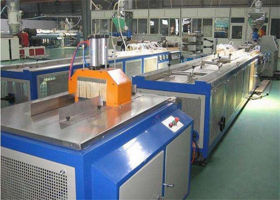 Un buon prezzo. Linea di plastica dell'estrusione di profilo di Bule, macchina di plastica di legno di profilo di Wpc una garanzia di anno in linea