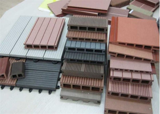 Un buon prezzo. Macchina di plastica di plastica di legno dell'estrusione di profilo del PE dei pp avanzato con il sistema di controllo dello SpA in linea