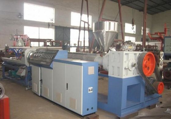 Un buon prezzo. La linea di produzione della condotta a spirale/spirale di plastica del PE ha rinforzato la fabbricazione della macchina in linea