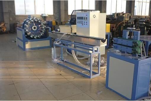 Un buon prezzo. Linea di plastica di plastica macchina dell'estrusione del tubo del PVC dell'estrusione di tubi di rinforzo PVC in linea