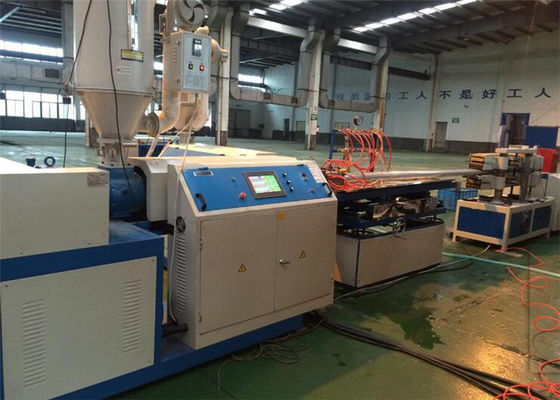 Un buon prezzo. Linea di plastica 380V 50HZ dell'estrusione del tubo del condotto ondulato a parete semplice in linea