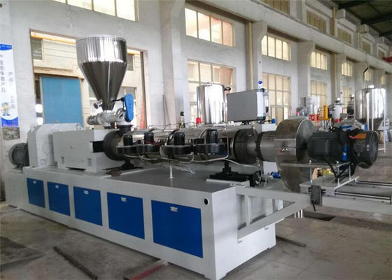 Un buon prezzo. Doppio tubo del PVC che fa le macchine, linea di produzione di plastica del tubo del PVC della doppia vite in linea